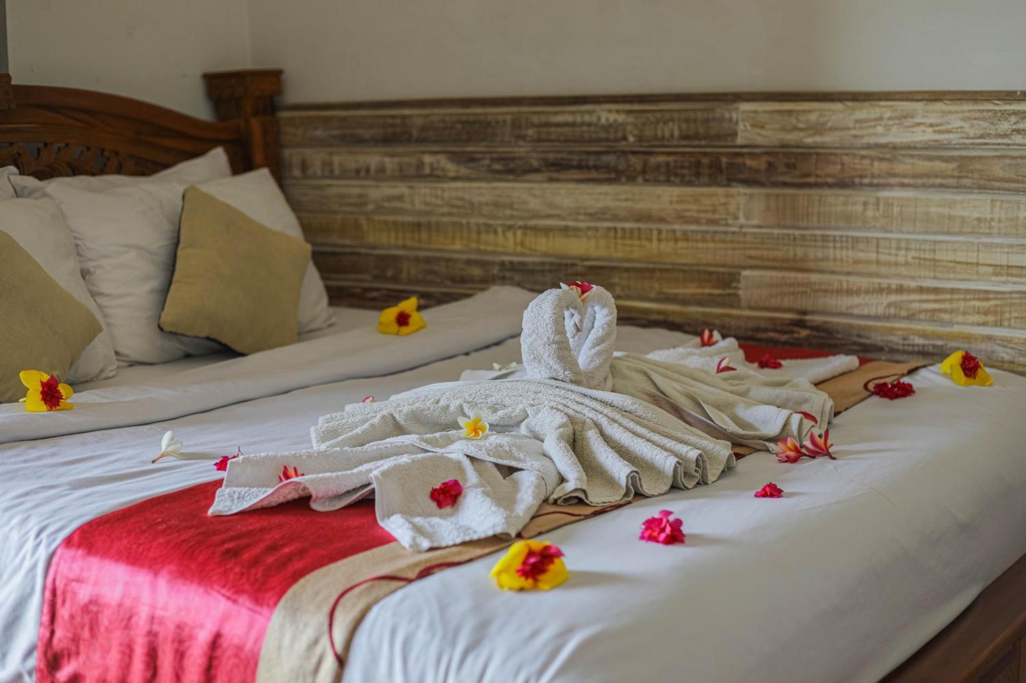 Manta Cottages With Sea View Batununggul Exterior foto